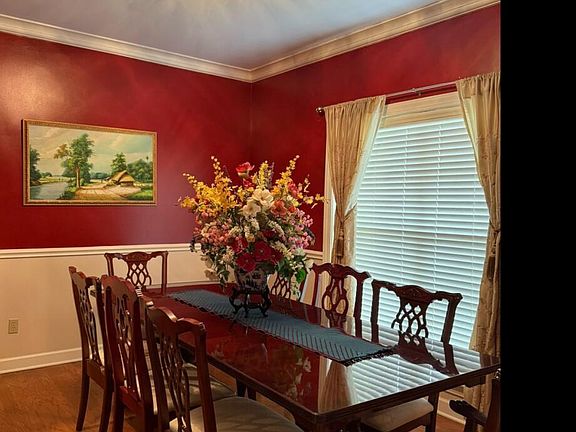 5th image of 905 Jane Ln