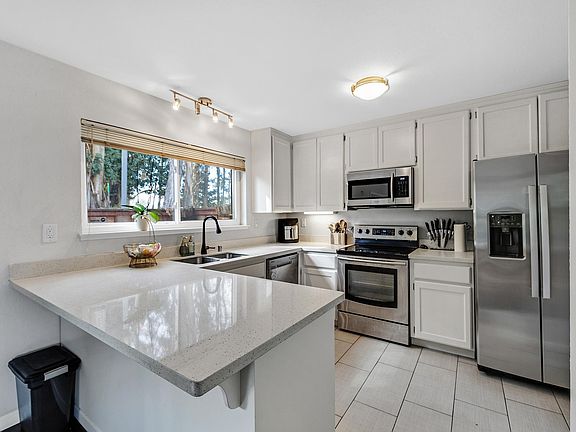 5th image of 407 Vista Heights Rd