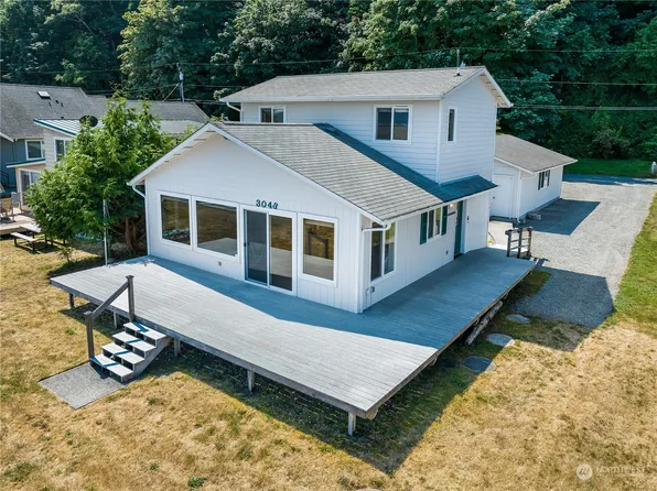 3043 Shoreline Dr, Camano Island, WA 98282