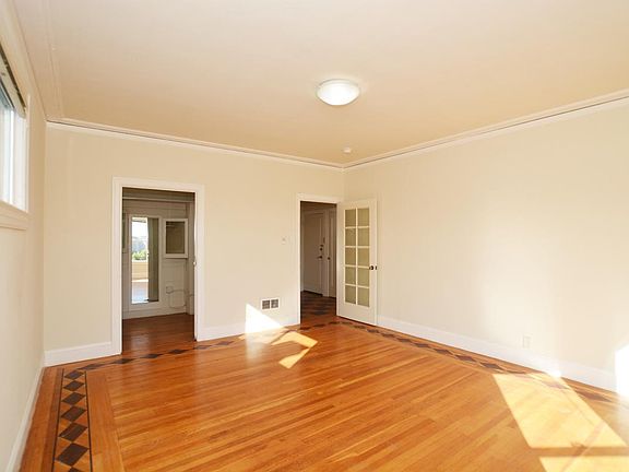 4th image of 860 Oak St APT 11