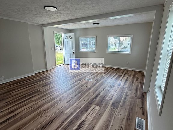 4th image of 914 W Marion St
