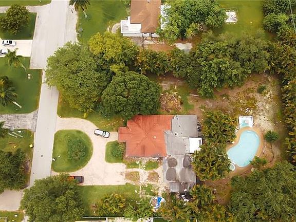 3rd image of 4362 SW 52nd St
