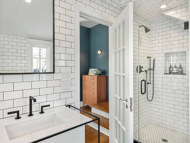 136 Jermain Ave — Photo 23