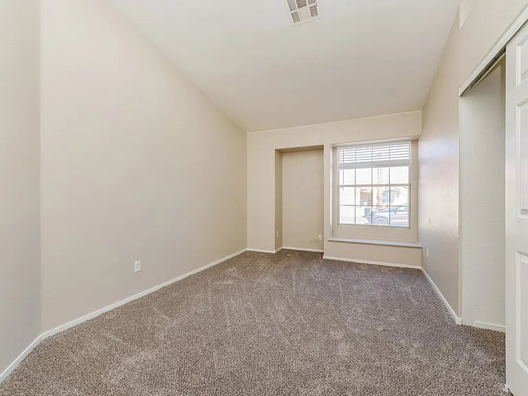 607 Park Landing Ct — Photo 13
