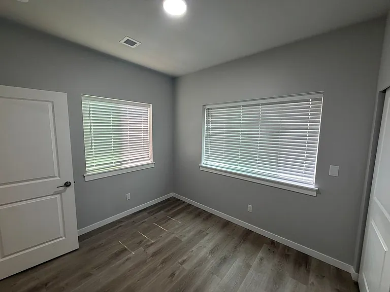 TAC T 7624 Pacific Ave (cot) — Photo 6