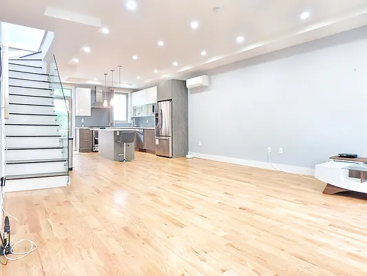 Rented by MAC Realty NY | media 11