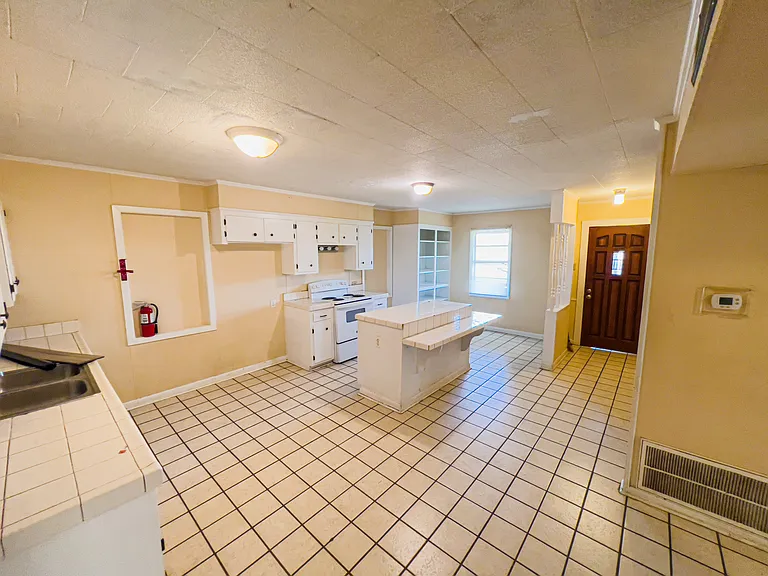 6300 Jefferson Island Rd — Photo 4