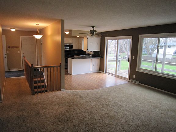 3rd image of 943 15th St SE