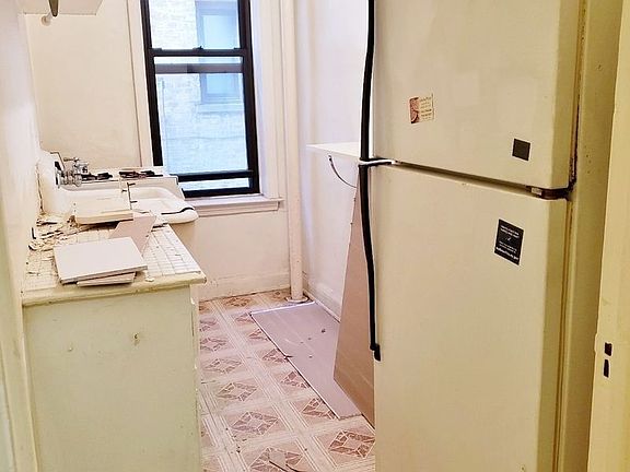3rd image of 3053 29th St APT 1A
