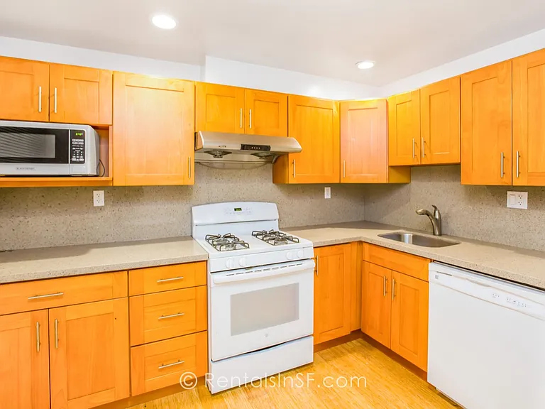 1666 Lombard St #D — Photo 3
