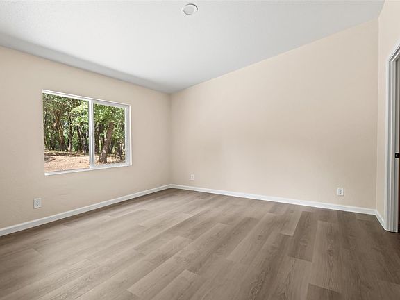5th image of 78611 Mina Road