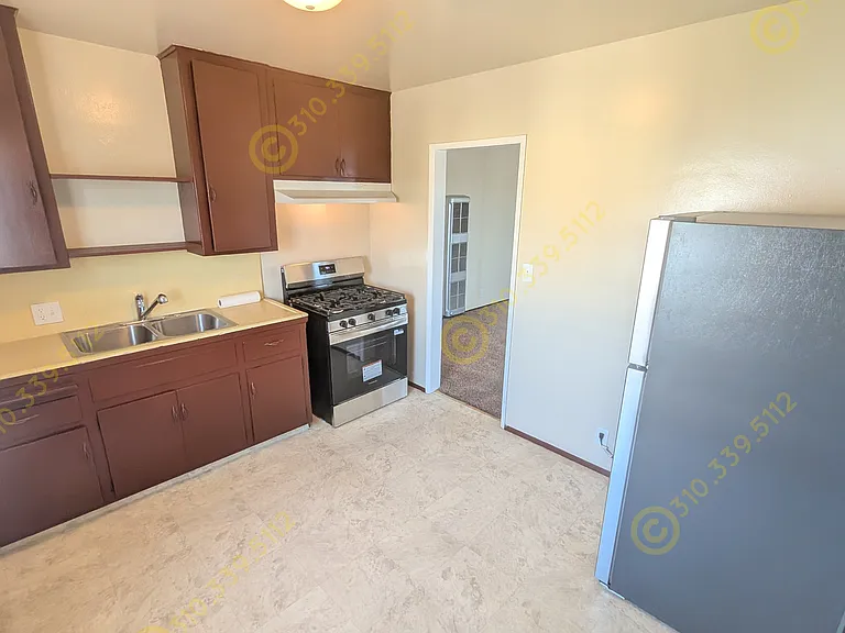 5443 E 6th St — Photo 8