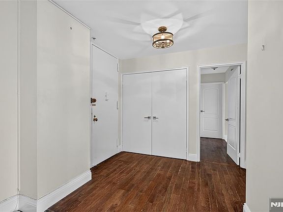5th image of 300 Winston Dr #C3111