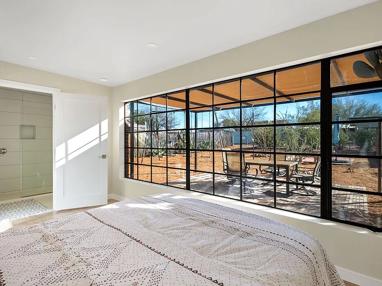 1322 E Miles St — Photo 21