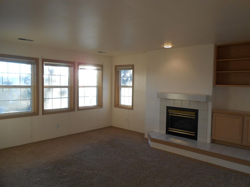 Living room, gas firepace