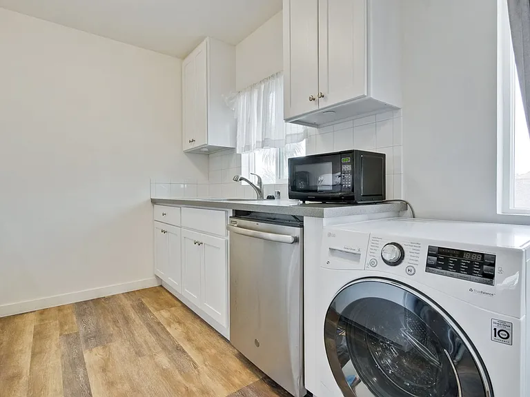 193 Redwood Avenue — Photo 28