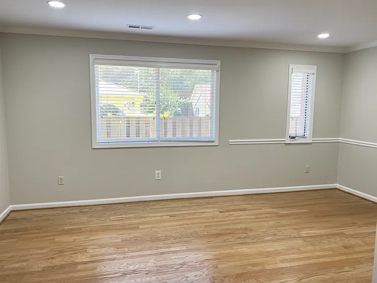 1105 N Taylor St — Photo 8