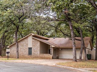 5526 Parliament Dr, Arlington, TX 76017