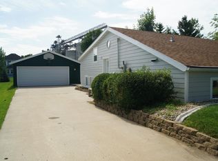 107 9th Ave E, Edgeley, ND 58433