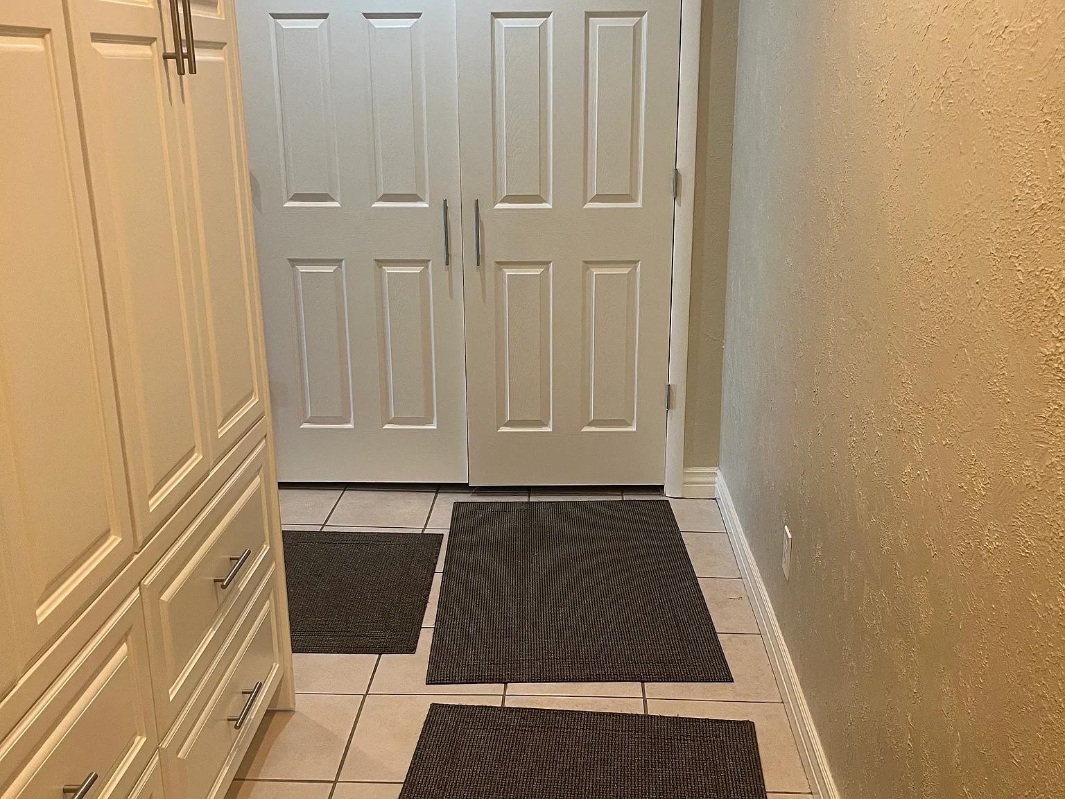2 bed, 1.5 bath, 1300 sqft, $2,500 — Photo 2