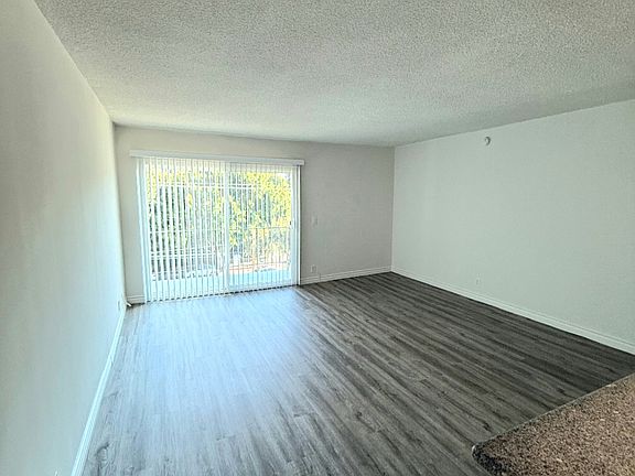 2nd image of 144 S Doheny Dr
