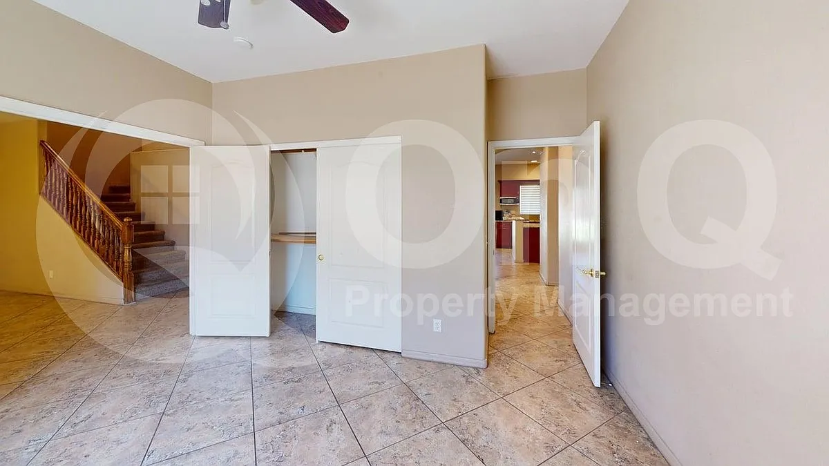 6 bed, 3.5 bath, 2758 sqft, $2,400 — Photo 3