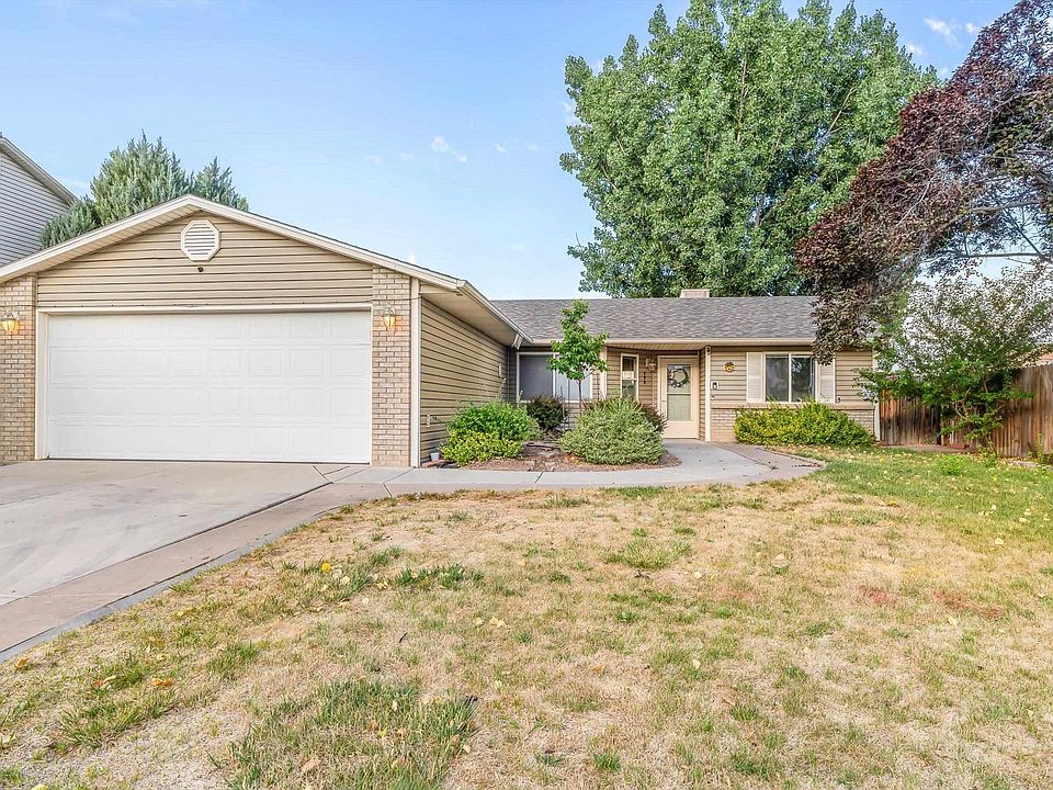 2nd image of 490 Aspen Grove Dr