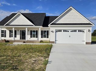 92 Country Cove Ln, Clinton, NC 28328