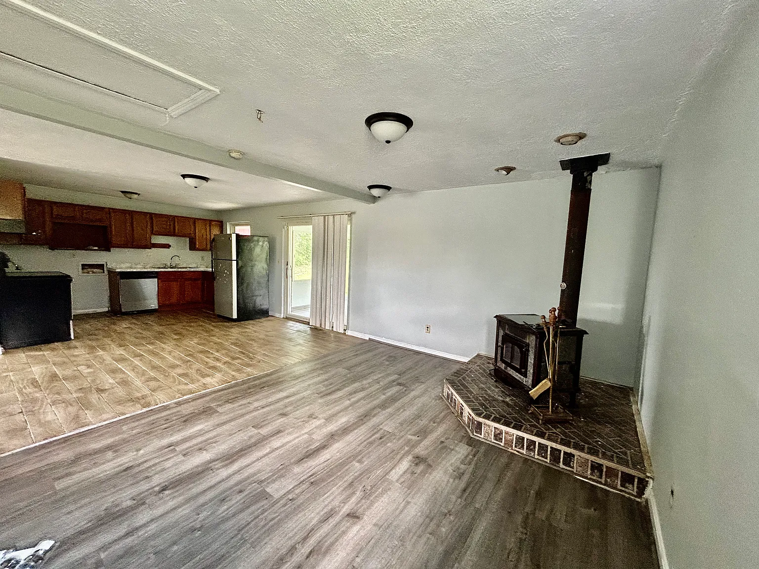 3 bed, 1026 sqft, $1,825 — Photo 4