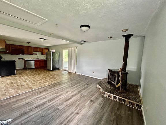4th image of 978 Ledro St