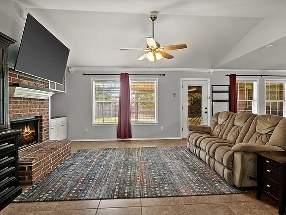 4th image of 2707 Silver Spring Trl