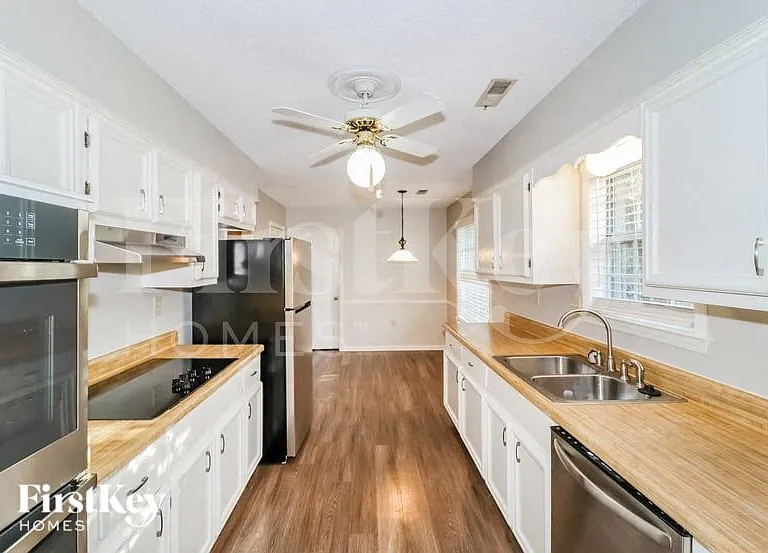 7675 Charstone Dr — Photo 8