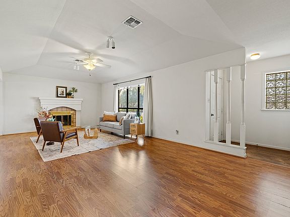 3rd image of 108 Tanglewood Dr