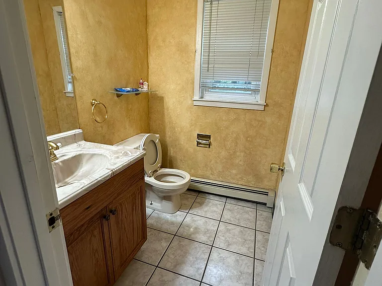44 Clinton Dr — Photo 12