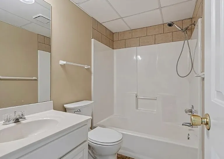 42 Eastgate Cir #A — Photo 2