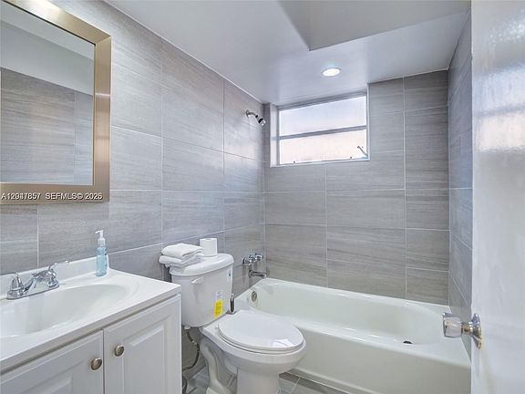 3rd image of 1141 NW 75th St