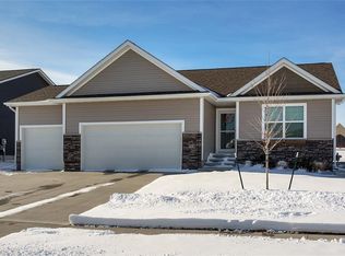 918 Ridgeline Court, Ankeny, IA 50023