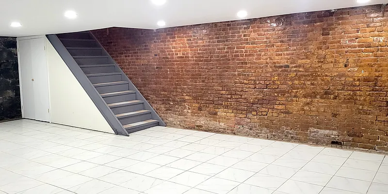 Rented by Senator Realty Estates Inc | media 14