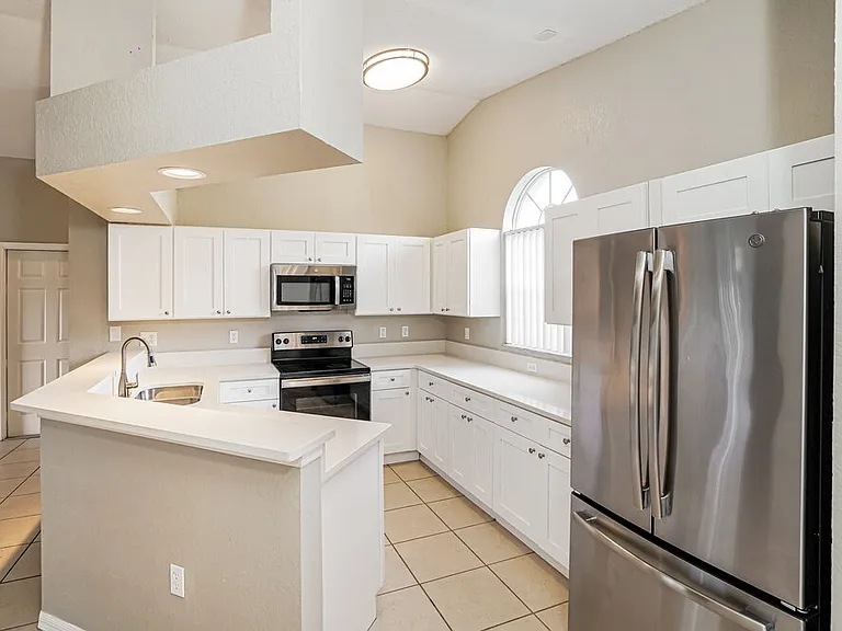 4944 Palm View Dr N — Photo 8