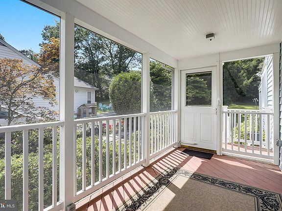 4th image of 1236 Clagett Dr