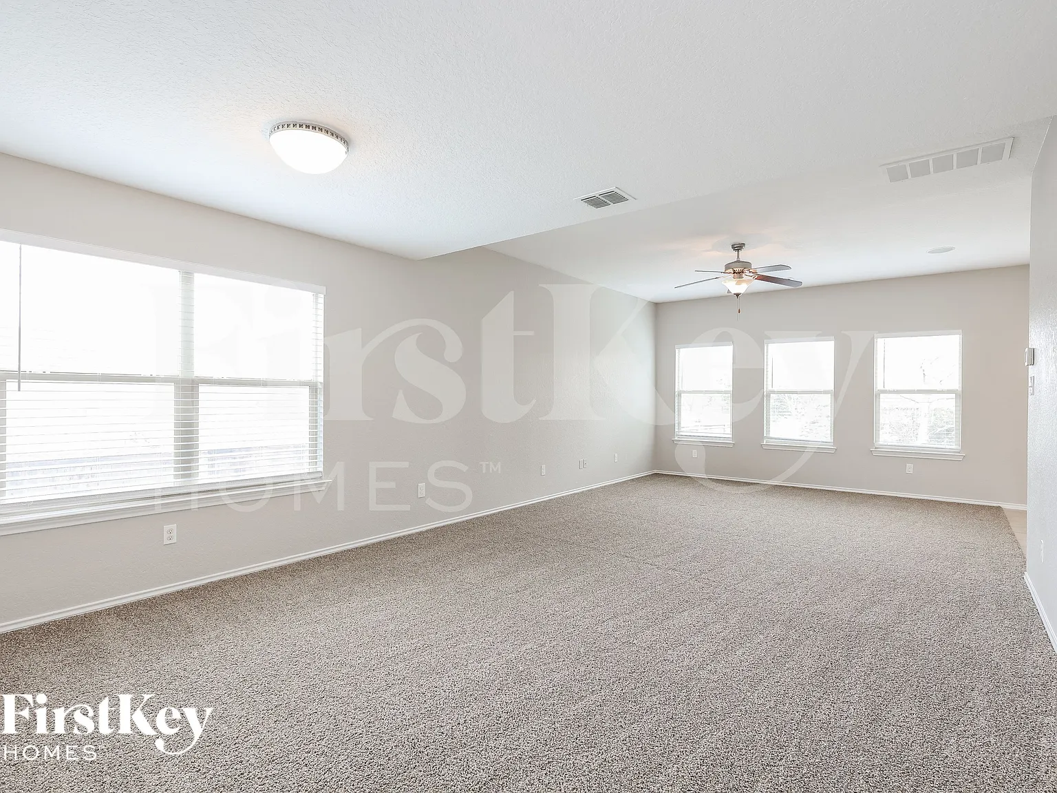 4 bed, 2.5 bath, 2042 sqft, $1,700 — Photo 3
