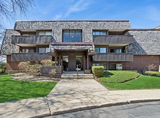 550 Timber Ridge Dr APT 204-C, Carol Stream, IL
