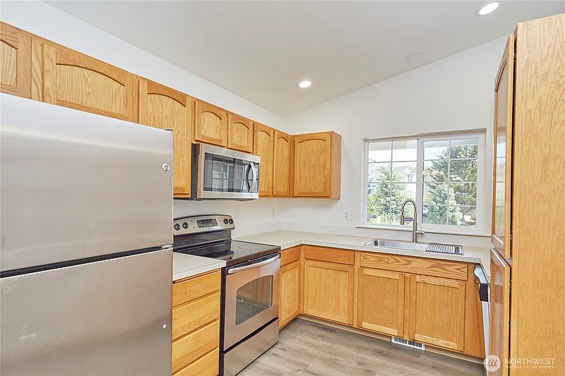 5th image of 6804 E 132nd Street Ct