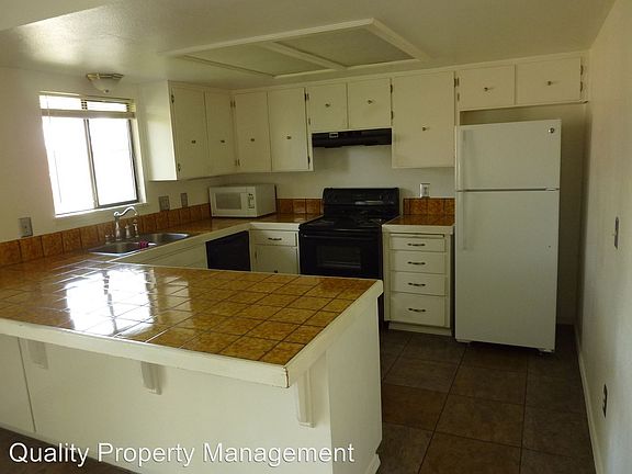 3rd image of 3211 Woodbriar Dr