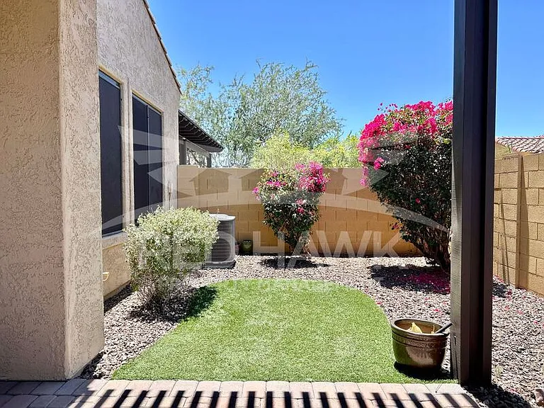 1748 N Makalu Cir — Photo 18