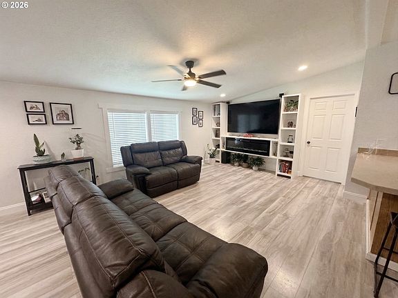 5th image of 1735 NE 3rd Pl