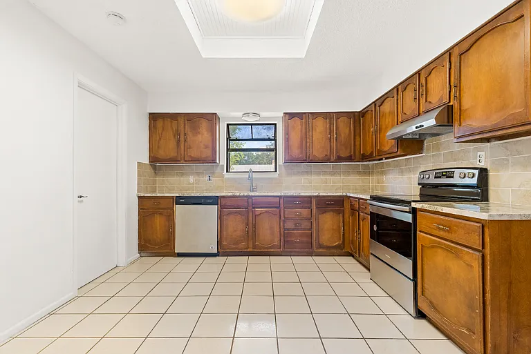 1376 Poppy Ln — Photo 11