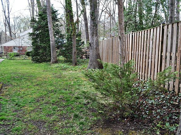 5th image of 9000 Stoneleigh Ct