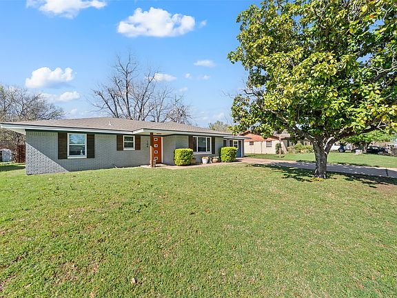 4th image of 104 E Santa Anna Dr