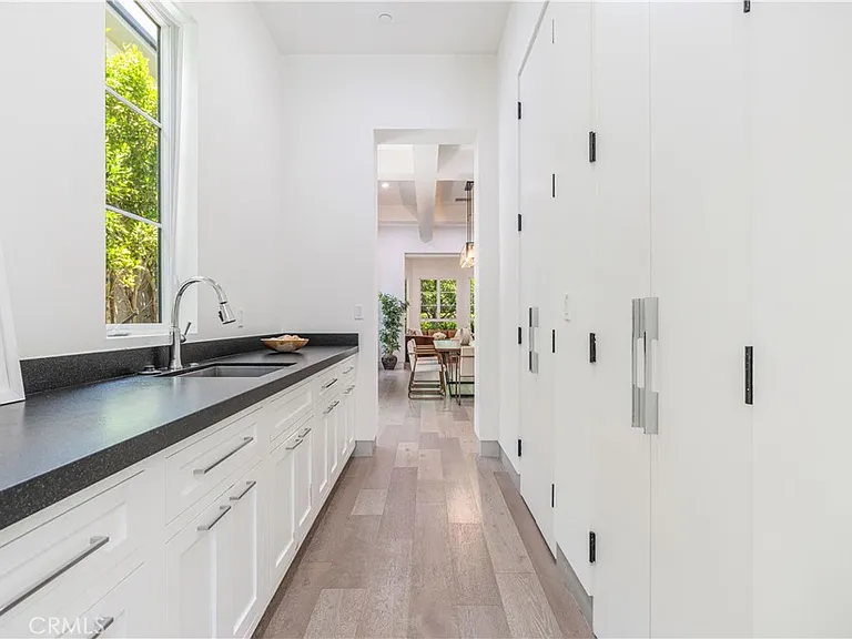 4435 Camellia — Photo 23